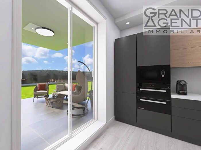 Casa con 6 locali in vendita in Lungadige Attiraglio, Verona