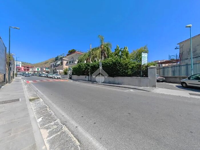 Appartamento quadrilocale in vendita in Traversa Quinta Montenuovo, Pozzuoli