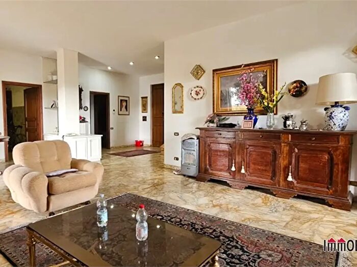 Casa con 9 locali in vendita in Colle Di Val D'Elsa