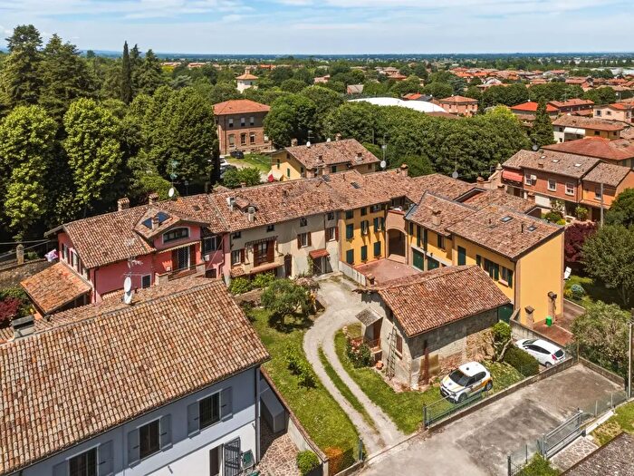 Casa con 20 locali in vendita in Roma, Quattro Castella