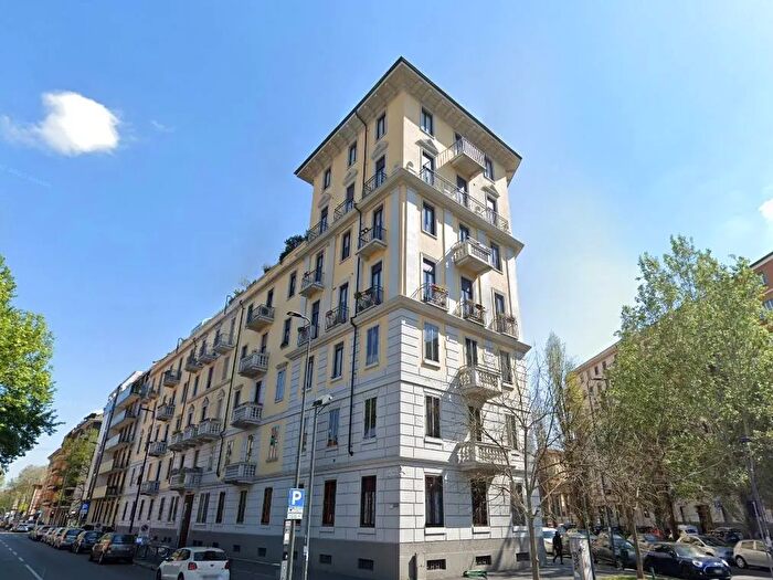 Appartamento quadrilocale in vendita in Via Davide Carnaghi, Milano
