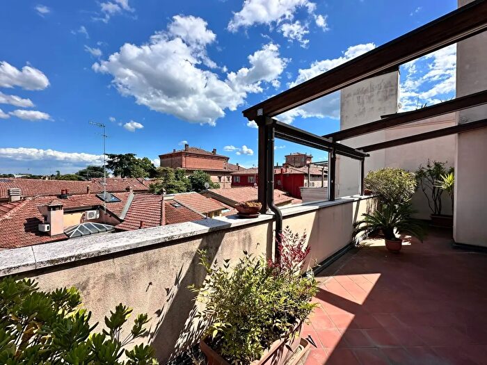 Appartamento quadrilocale in vendita in Vicolo Bianchetti, Bologna