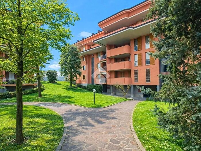 Appartamento con 5 locali in vendita in Via Milano, Cassano DAdda