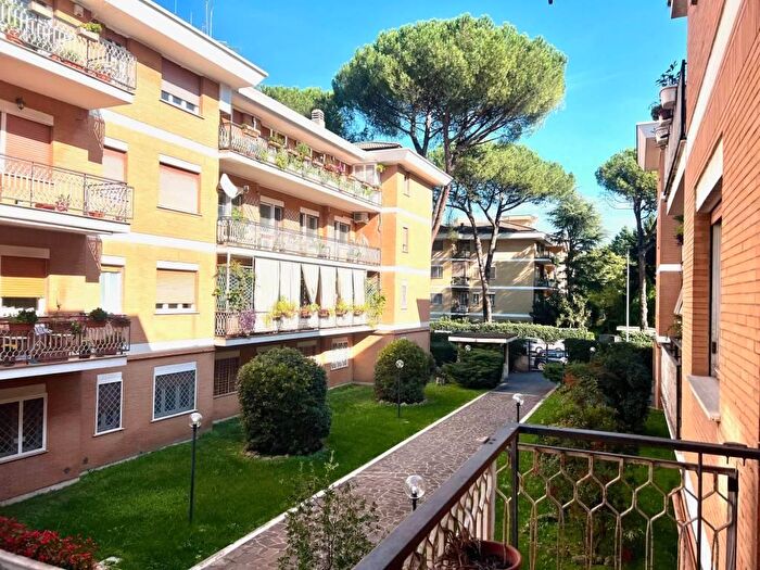 Appartamento quadrilocale in vendita in Via Pian di Sco, Roma