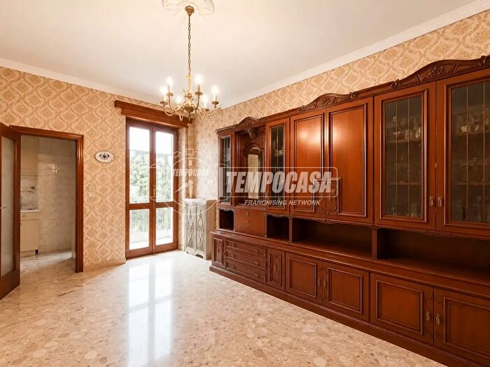Appartamento trilocale in vendita in Via Terni, Torino