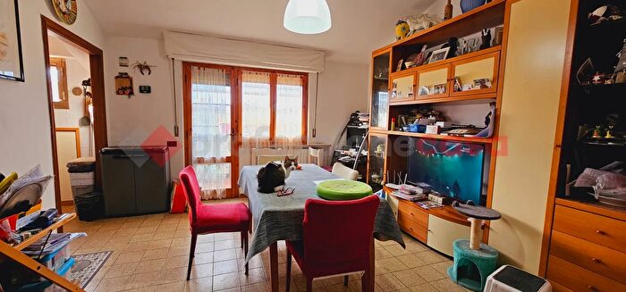 Appartamento con 5 locali in vendita in Via Sicilia, Monteriggioni