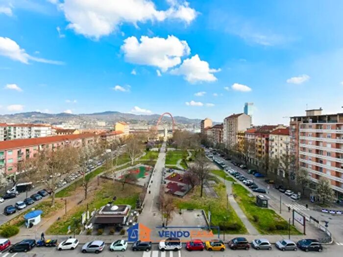 Appartamento quadrilocale in vendita in Piazza Tancredi Galimberti, Torino