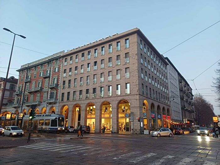 Appartamento trilocale in affitto in Via Cernaia, Quadrilatero Romano, Torino