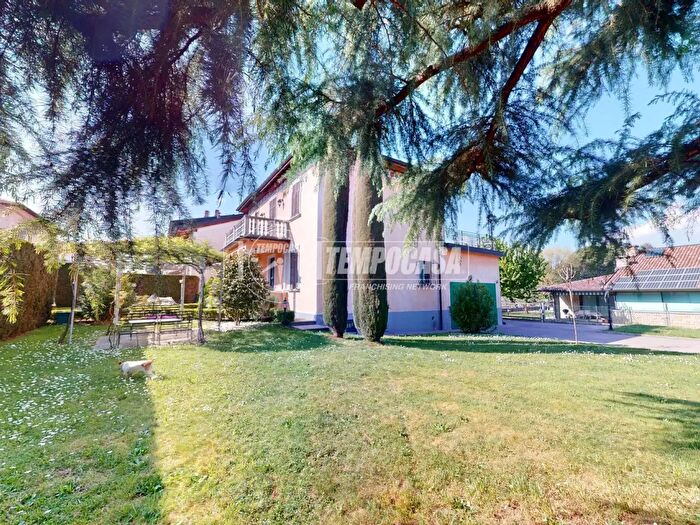 Casa trilocale in vendita in Via Alessandro Manzoni, Solbiate con Cagno