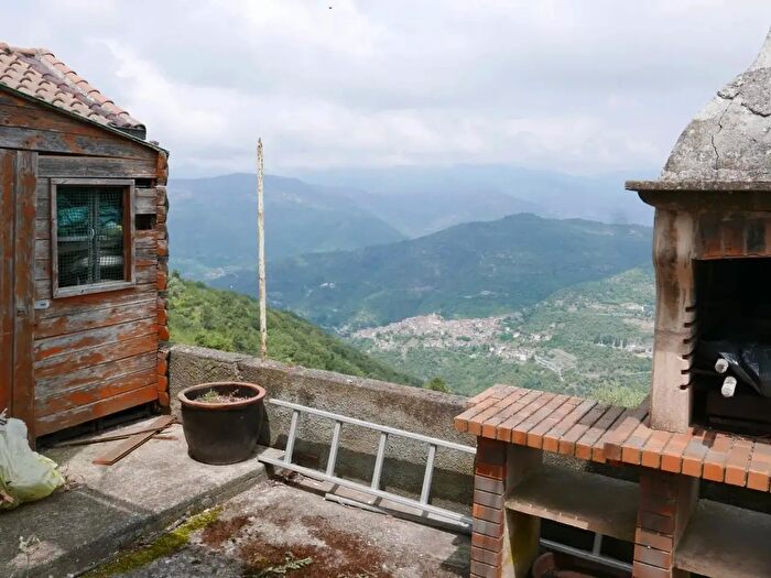 Casa con 5 locali in vendita in Perinaldo