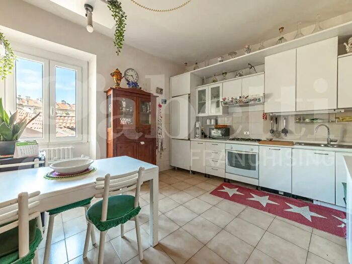 Appartamento trilocale in vendita in Via Pietro Maroncelli, Milano