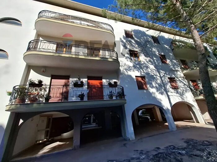 Appartamento con 5 locali in vendita in Viale Teracati, Siracusa