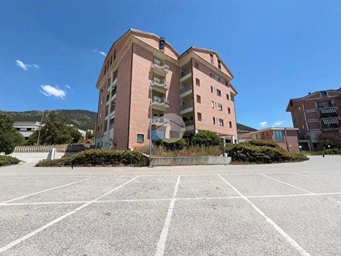 Appartamento con 5 locali in vendita in Via Giovanni Pascoli, L'Aquila