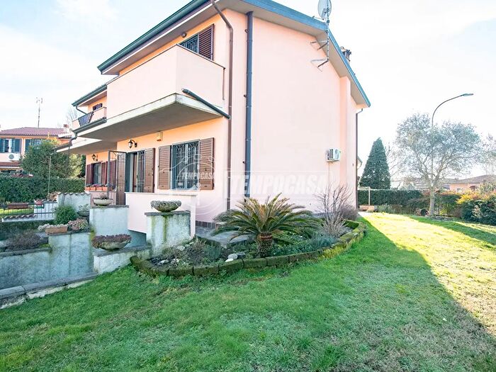 Casa quadrilocale in vendita in Via Cascine Doppie, Inzago