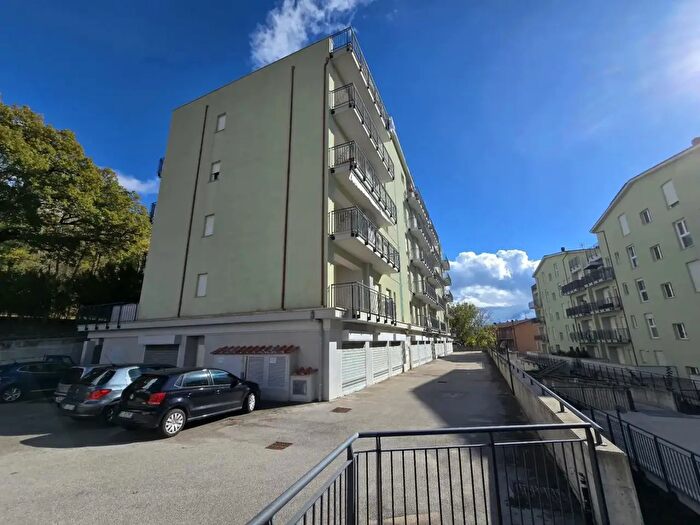Appartamento trilocale in affitto in Via Dante Alighieri, L'Aquila