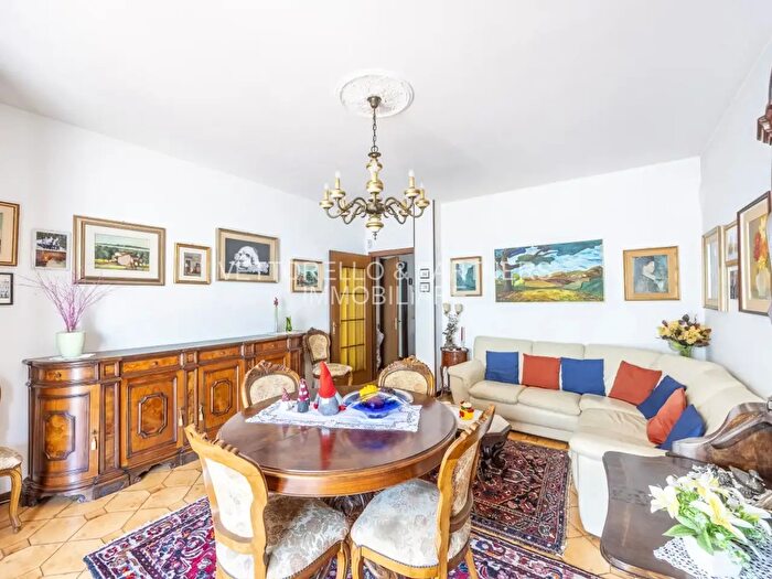Appartamento con 5 locali in vendita in Via EMattei, Venezia