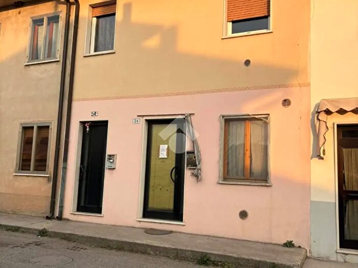 Appartamento bilocale in vendita in Via Fracazzole, Verona