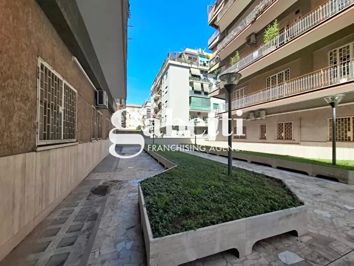 Appartamento quadrilocale in vendita in Via Giacomo Bresadola, Roma