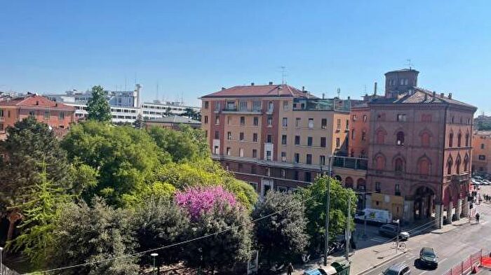 Appartamento trilocale in affitto in Saffi, Bologna