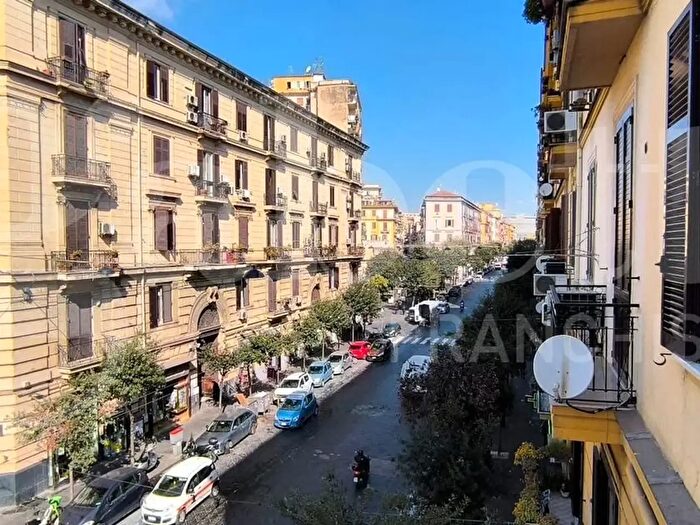 Appartamento con 5 locali in vendita in Corso Garibaldi, Napoli
