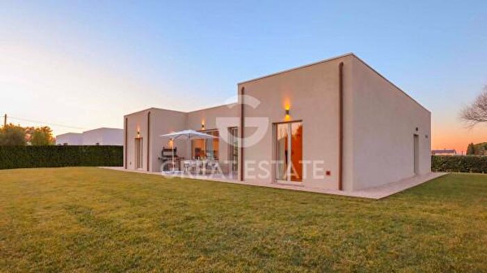 Casa con 6 locali in vendita in Castiglione Del Lago