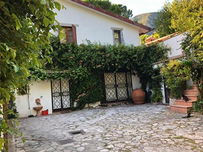 Casa con 6 locali in vendita in Strada di Piedimonte, Terni