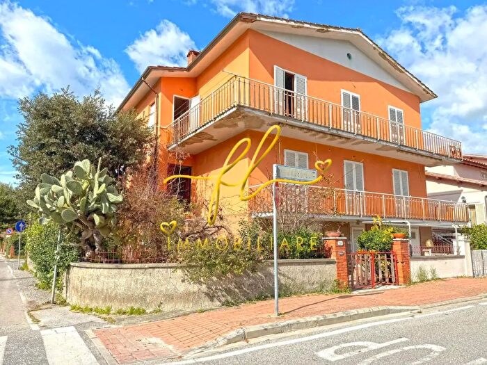 Appartamento con 5 locali in vendita in Rosignano Marittimo