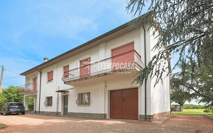 Casa con 15 locali in vendita in Via Bergullo, Imola