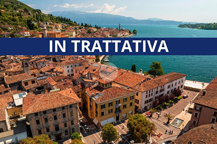 Appartamento bilocale in vendita in Piazza Vittorio Emanuele II, Salo