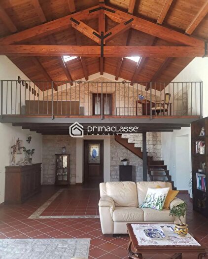 Casa con 8 locali in vendita in Modica