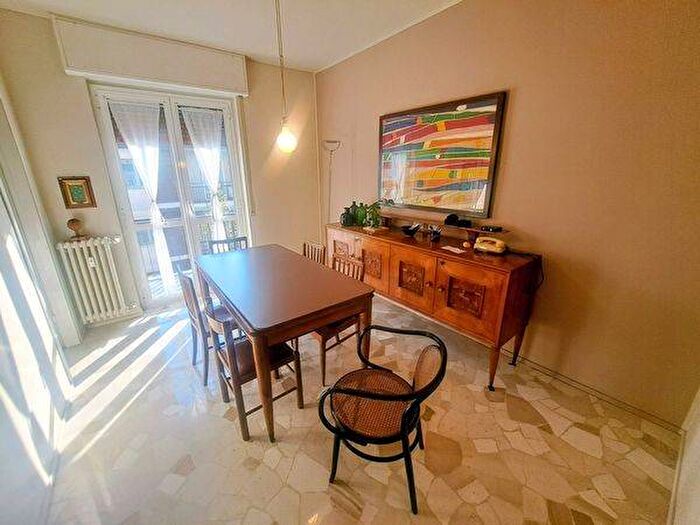 Appartamento quadrilocale in affitto in Via Venosa, Lodi Brenta, Milano