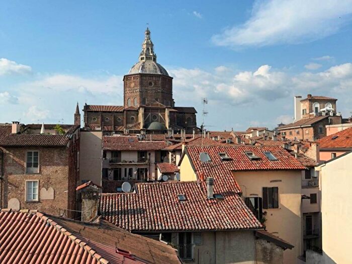 Appartamento bilocale in affitto in Via Cardinale Pietro Maffi, Centro Storico, Pavia