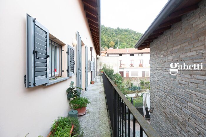 Appartamento trilocale in vendita in Vicolo San Giovanni, Airuno