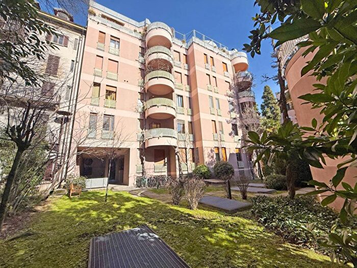 Appartamento con 5 locali in affitto in Via Perugia, Palestro, Milano