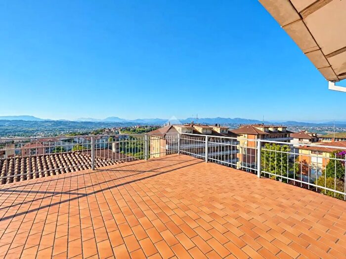Appartamento quadrilocale in vendita in Via Genova, Monte Urano