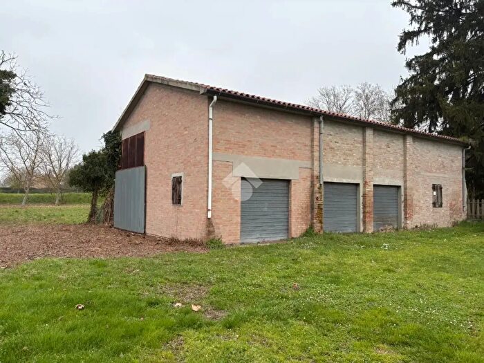 Casa con 6 locali in vendita in Via Comacchio, Ferrara