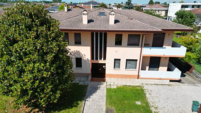 Appartamento trilocale in vendita in Via Genova, Rubano