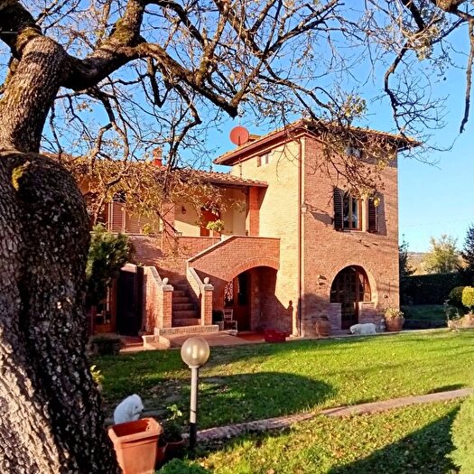 Casa con 9 locali in vendita in Volte Alte Volte Basse Sovicille, Siena