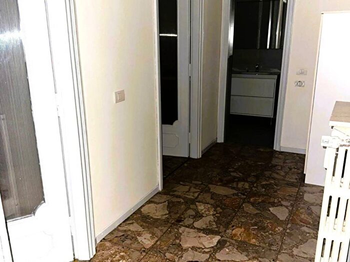 Appartamento trilocale in affitto in Strada Benedetto Cairoli, Centro Storico, Parma