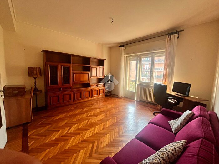 Appartamento trilocale in vendita in Viale Monte Grappa, Mantova