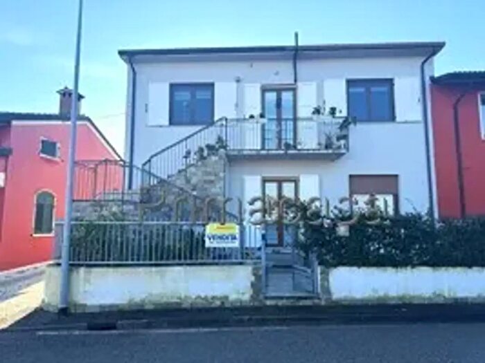 Casa con 6 locali in vendita in Contrada Tombole, San Bonifacio