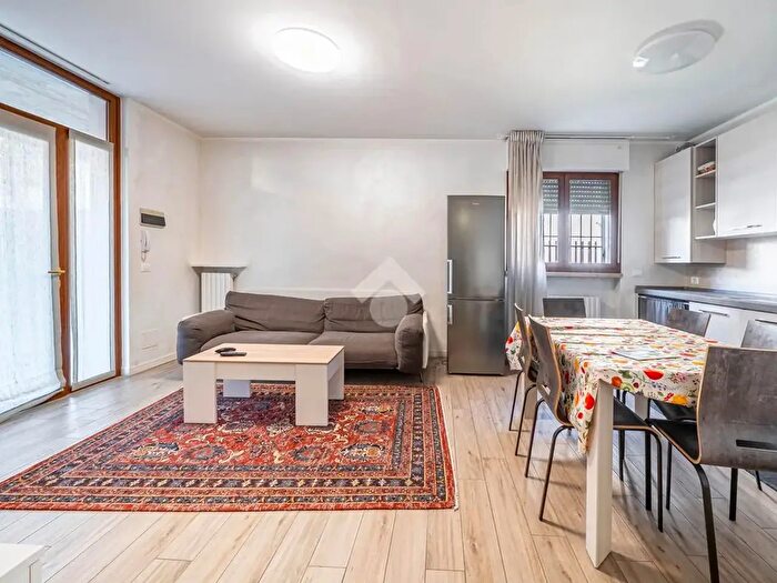 Appartamento trilocale in vendita in Via Merciari, Verona