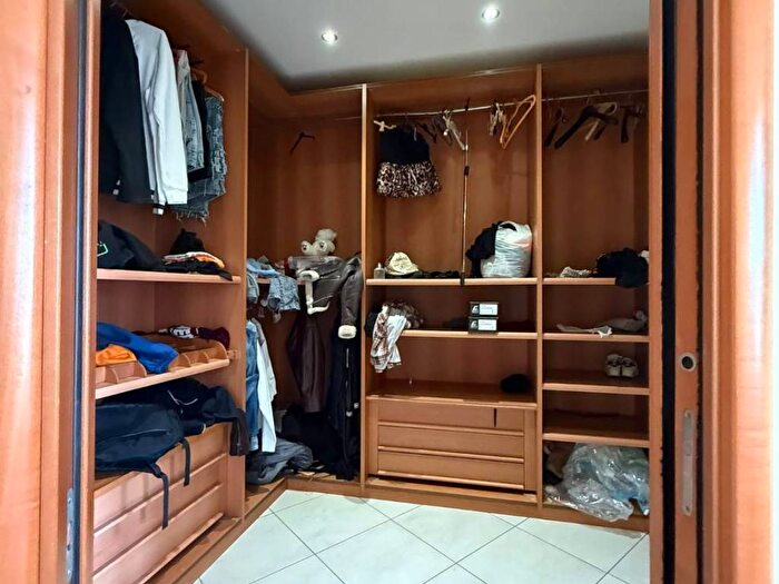 Appartamento quadrilocale in affitto in Bagnoli, Napoli