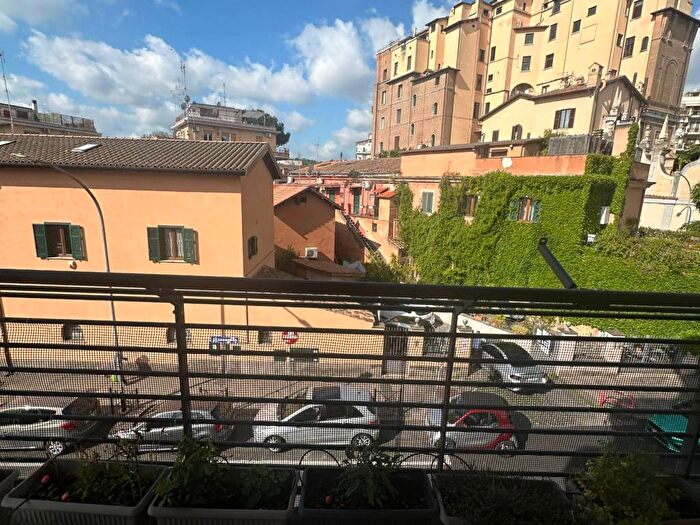 Appartamento trilocale in affitto in Via Riano, Ponte Milvio, Roma