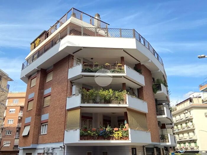 Appartamento quadrilocale in vendita in Via Carlo Dossi, Roma
