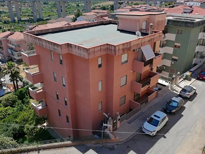 Appartamento con 5 locali in vendita in Via Giuseppe Notar Campagna, Campofelice Di Roccella