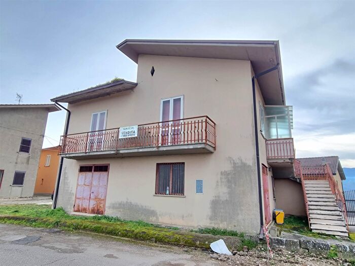 Casa quadrilocale in vendita in Via Campomarino, Montemiletto