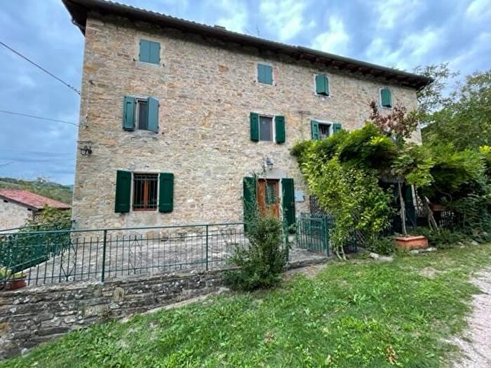 Casa con 12 locali in vendita in Monzuno