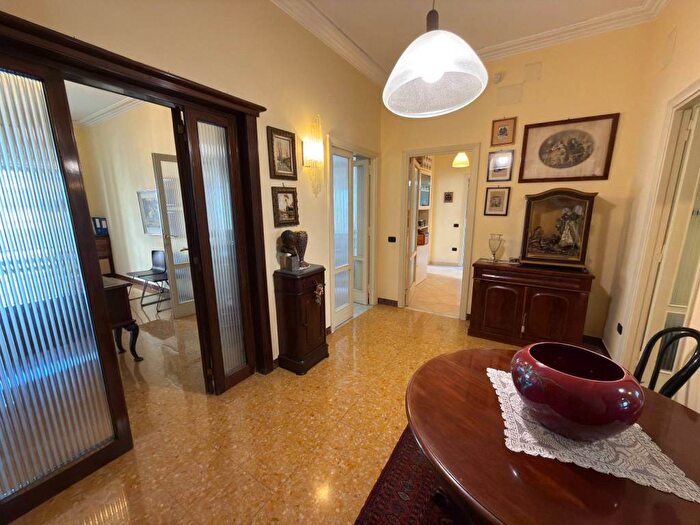 Appartamento con 6 locali in affitto in Via San Gennaro al Vomero, Vomero, Napoli