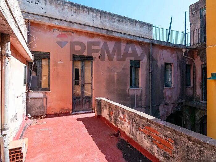 Appartamento trilocale in vendita in Acireale